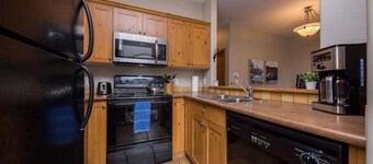 Large 3 bedroom ski in retreat with hot tub