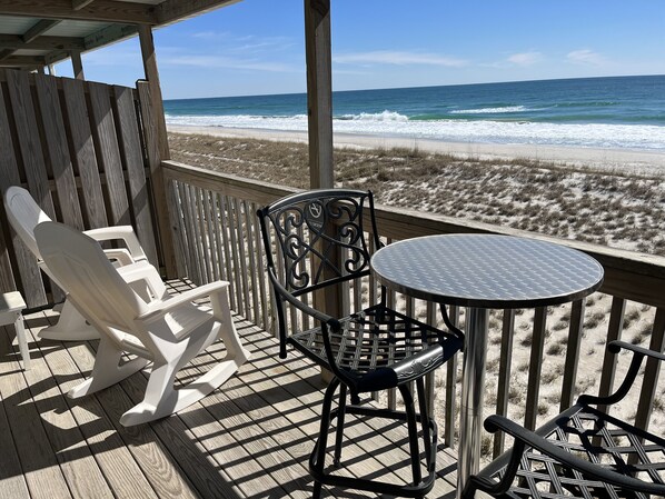 Rm #313 Mini Efficiency 2 Qn Bed Pet Yes | Balcony view