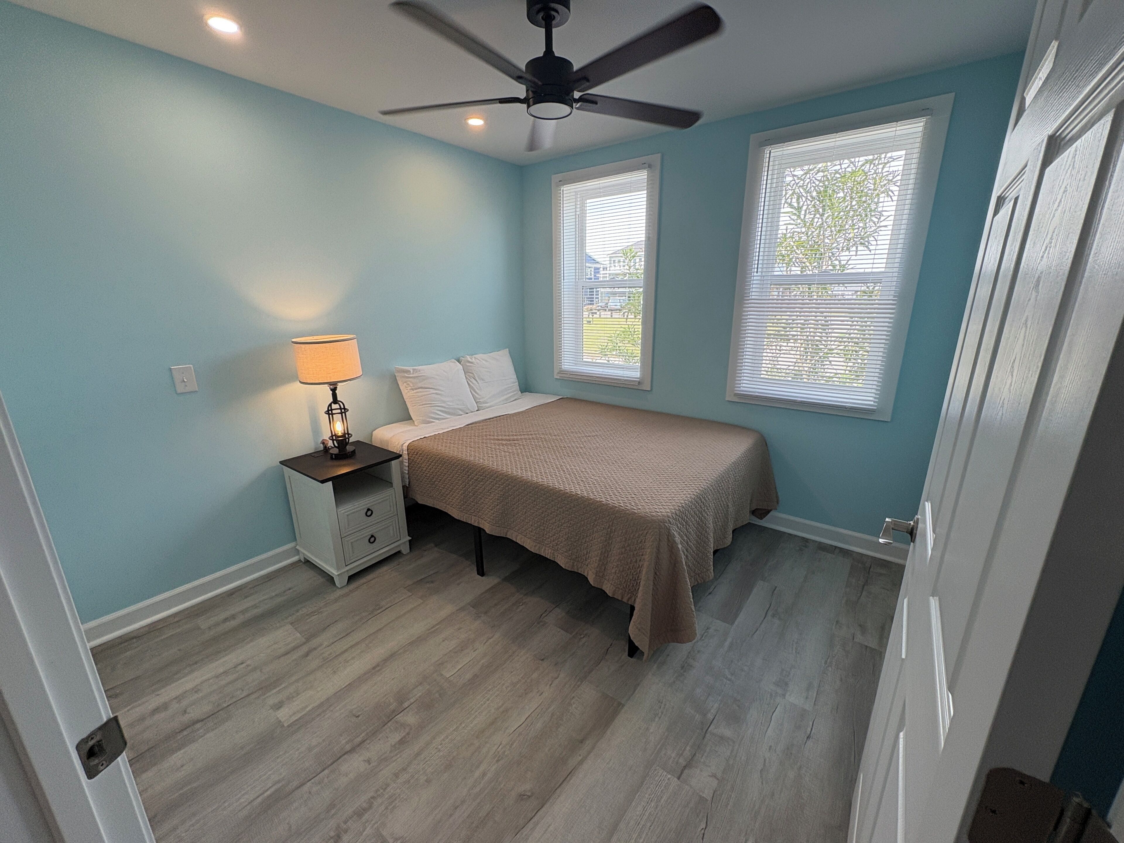 Fully Accessible Handicapped Apartment Queen Ground Floor Courtyard View | Wi-Fi gratuit, draps fournis