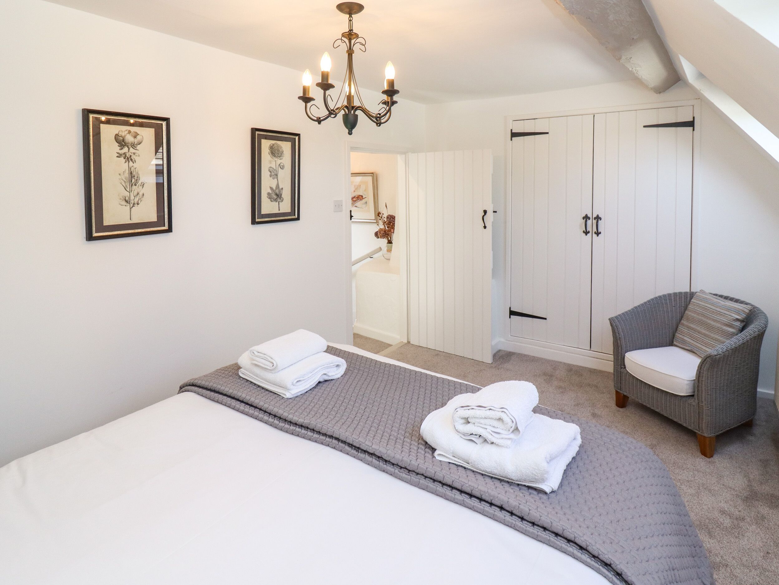 2 bedrooms, individually decorated, individually furnished, free WiFi