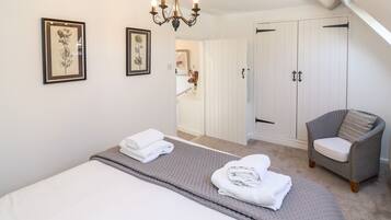 2 bedrooms, individually decorated, individually furnished, free WiFi