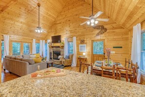 Smart-TV, peis, videospill og bordtennis