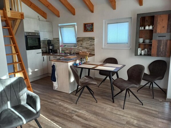 Kühlschrank, Mikrowelle, Ofen, Geschirrspüler