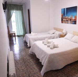 Quarto triplo conforto | Edredons de pluma, camas com colchões de espuma com sistema de memória