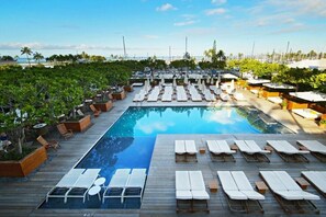 Pool - Diamond Resorts The Modern Honolulu - City/Scenic View Hotel - King (Honolulu)