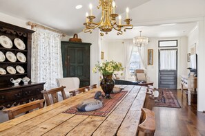 Dining - Tin Roof Cottage: Timeless Retreat in Leiper's Fork (Williamson County)