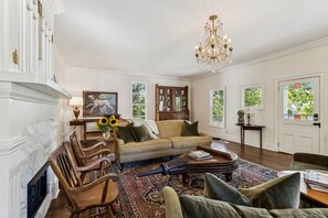Living area - Historic Leiper's Fork Inn (Williamson County)