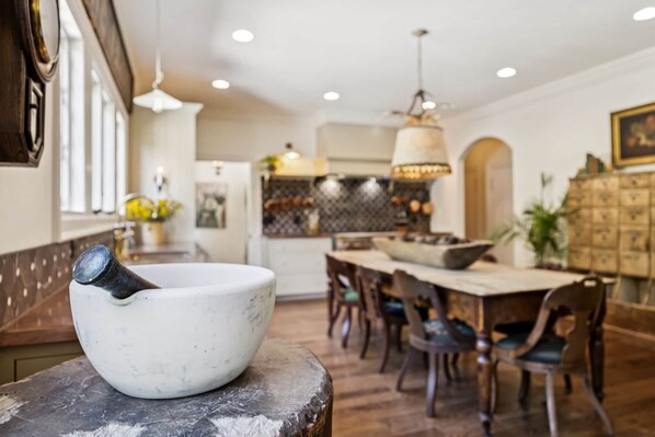 Dining - Historic Leiper's Fork Inn (Williamson County)