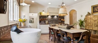 Historic Leiper's Fork Inn