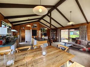 Interior - Kotare Cottage Hahei, Kotare Cottage Hahei (Hahei)