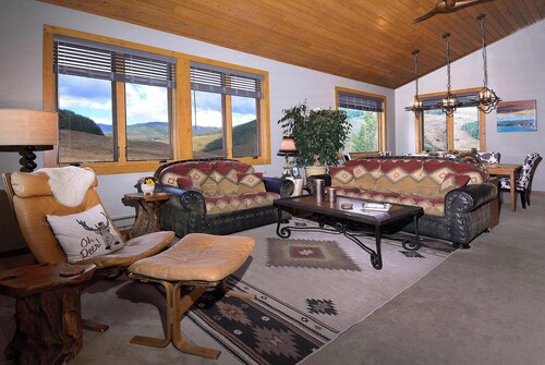Paradise Vista, Comfortable Home, Incredible views!
