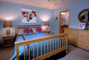 3 bedrooms, desk, iron/ironing board, travel cot - Paradise Vista, Comfortable Home, Incredible views! (Crested Butte)