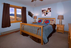 3 bedrooms, desk, iron/ironing board, travel crib - Paradise Vista, Comfortable Home, Incredible views! (Crested Butte)