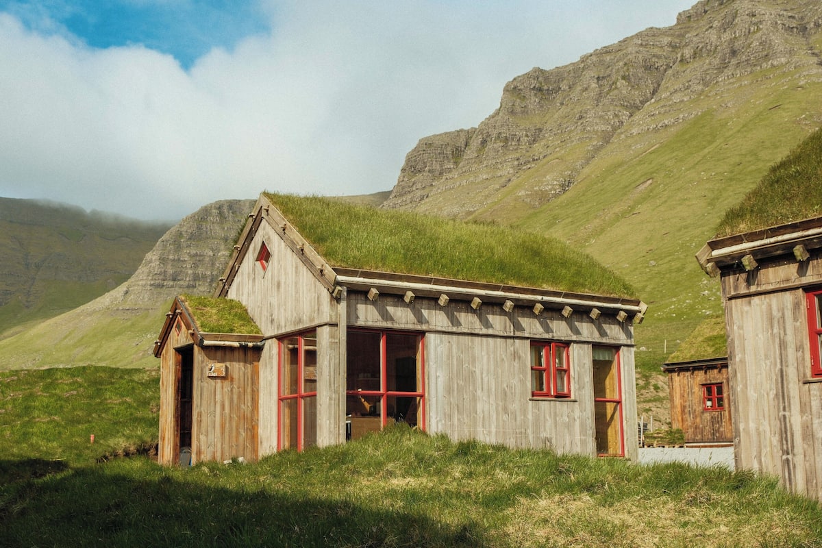 Múlafossur Cottage no 3: Lundasmáttan | 2 slaapkamers, individueel gemeubileerd, een strijkplank/strijkijzer