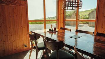 Múlafossur Cottage no 5: Súlusmáttan | Vista do quarto