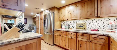 Kühlschrank, Mikrowelle, Ofen, Geschirrspüler