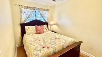 2 bedrooms, iron/ironing board, free WiFi, bed sheets