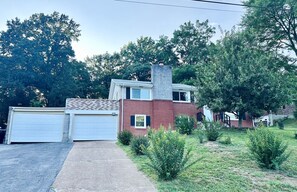 Exterior - Modern Home In Nashville, 5 mi Airport, 7mi downtown Nashville (Nashville)