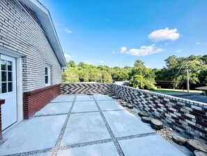 Terrace/patio - Modern Home In Nashville, 5 mi Airport, 7mi downtown Nashville (Nashville)