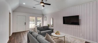 3 BDR • New Renovated Home • Smart Tech • Boutique-Style • Quiet Luxury Retreat