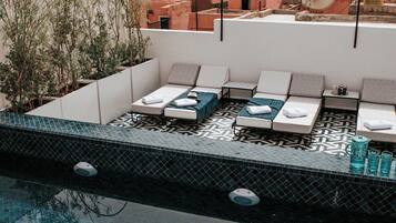 Outdoor pool, open 10:00 AM to 8:00 PM, pool umbrellas