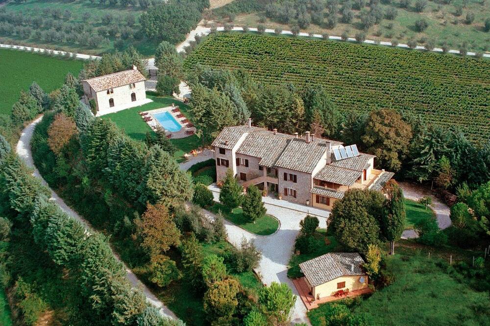 Podere Caldaruccio La Pineta - Tenuta 26 people