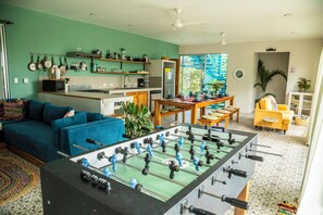 Smart TV, video games