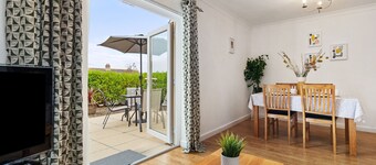 St Helens Apartment 2 - Short Walk to Beach