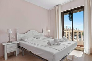 2 chambres, fer et planche à repasser, Wi-Fi gratuit, draps fournis