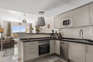 Fridge, microwave, oven, stovetop - Seaview terrace in Torremolinos by Costarentals - Ref 233 (Torremolinos)