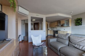 Unclassified image, 5 of 25, button