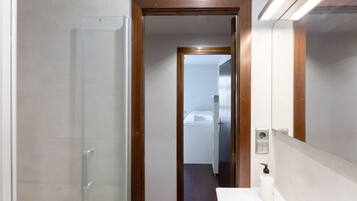 Badewanne, Haartrockner, Bidet, Handtücher