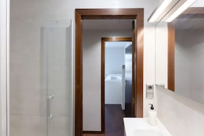 Badewanne, Haartrockner, Bidet, Handtücher