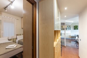 Unclassified image, 3 of 25, button