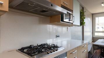 Kühlschrank, Mikrowelle, Ofen, Geschirrspüler