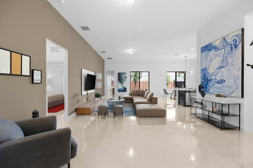 New Designer Home In The Heart Of Miami 