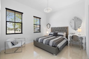 4 quartos, ferros/tábuas de passar roupa, Wi-Fi, roupa de cama