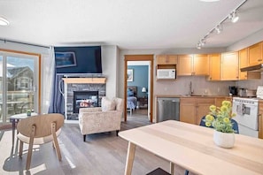 Interior - Lux 2BR/5BD Suite/Mountain View! (Canmore)