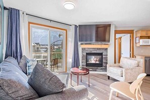 Televisie en een open haard