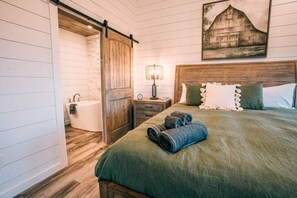 5 slaapkamers, een strijkplank/strijkijzer, gratis wifi, beddengoed