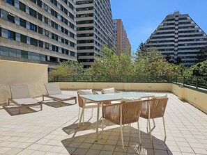 تناول الطعام بالخارج