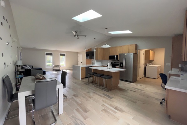 KĂŒhlschrank, Mikrowelle, Ofen, Herdplatte