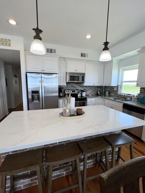 Fridge, microwave, oven, stovetop - Beachfront, sand steps away, pet friendly, large fenced yard (Galveston)