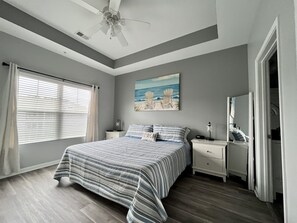 3 bedrooms, desk, iron/ironing board, travel crib