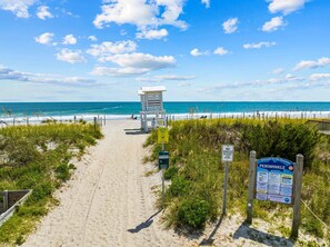 بالقرب من الشاطئ