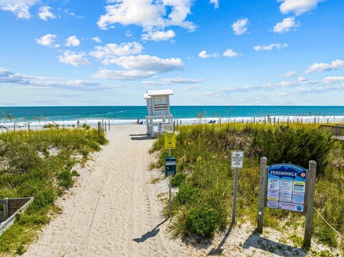 Top Floor 2 Bdrm/2 Bath Condo at Ocean Harbor! - Linens Included!