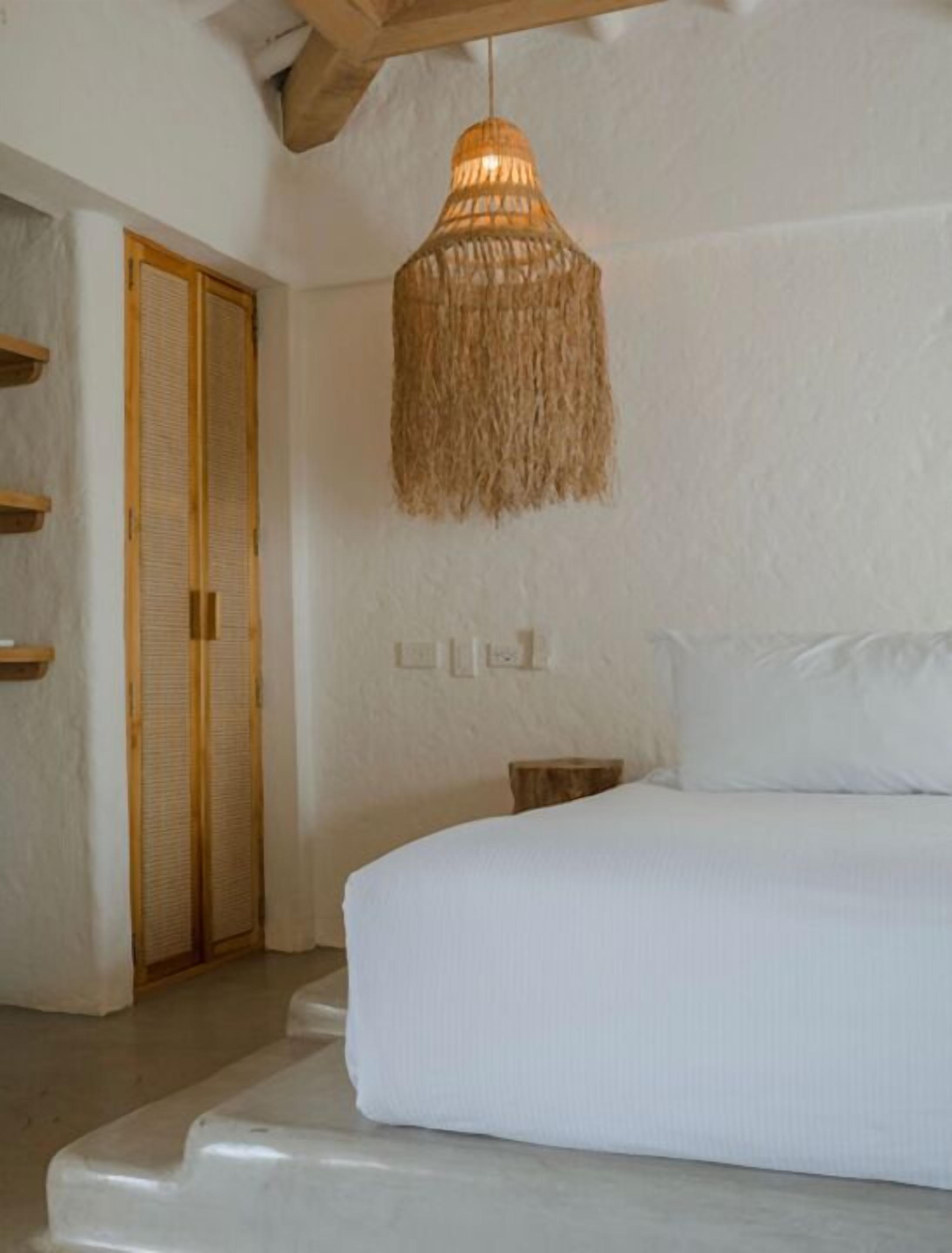 Mini-bar avec articles gratuits, coffres-forts dans les chambres