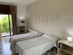 3 slaapkamers, een bureau, een strijkplank/strijkijzer, gratis wifi