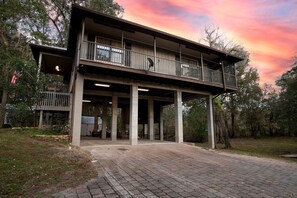 Exterior - Camp Manatee - Riverfront Cabin, Stunning Views, Pet-Friendly, Hot tub + Kayaks! (Fort White)