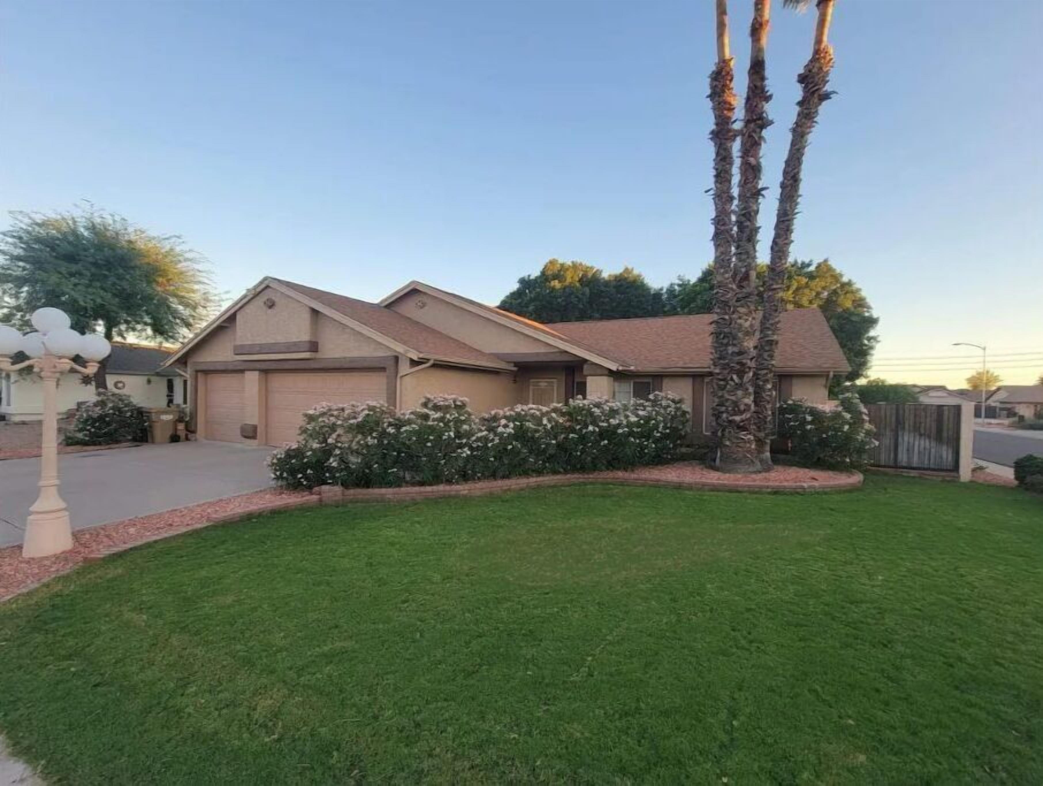 Corner Lot 3bd 2 ba, Stylish home in Peoria!